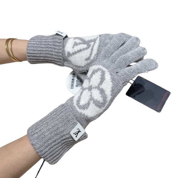 LV Medallion Grey Gloves - Picture 6 of 8